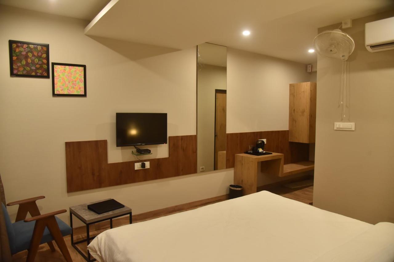 The Oaks Comforts Hubli Εξωτερικό φωτογραφία