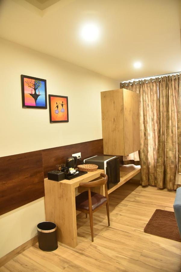 The Oaks Comforts Hubli Εξωτερικό φωτογραφία