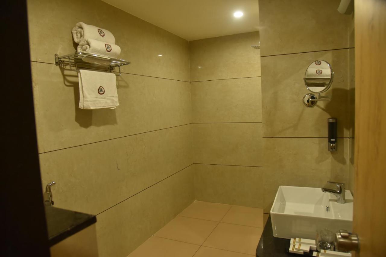 The Oaks Comforts Hubli Εξωτερικό φωτογραφία