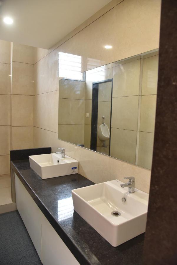 The Oaks Comforts Hubli Εξωτερικό φωτογραφία