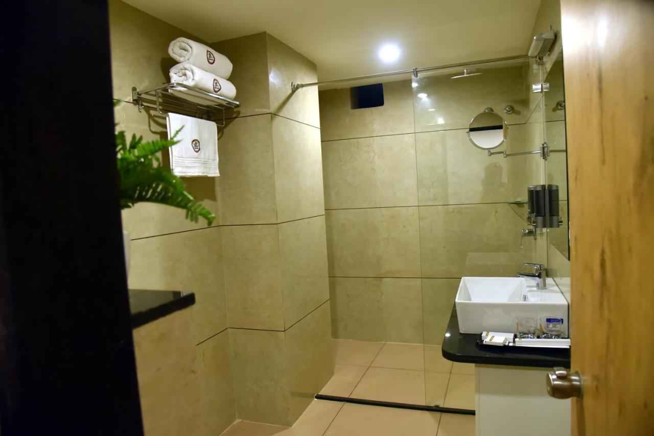 The Oaks Comforts Hubli Εξωτερικό φωτογραφία